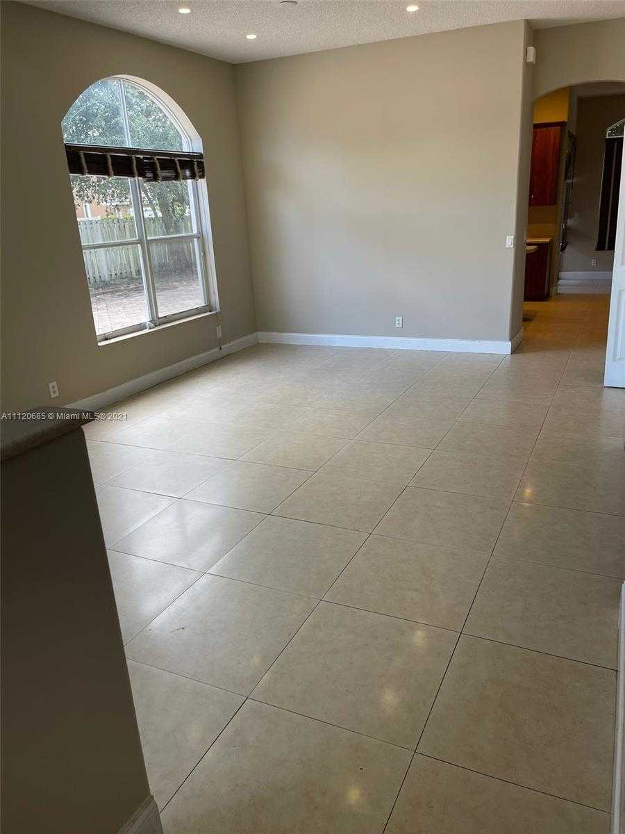 Small Image of 3820 SW 48th Ave, Pembroke Park, FL 33023, USA Number 4