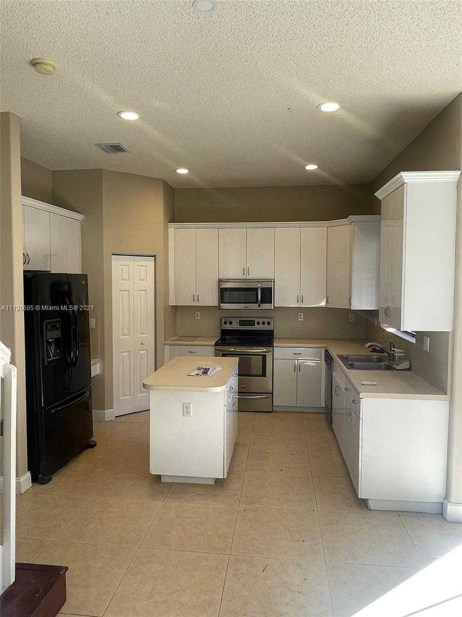 Small Image of 3820 SW 48th Ave, Pembroke Park, FL 33023, USA Number 5