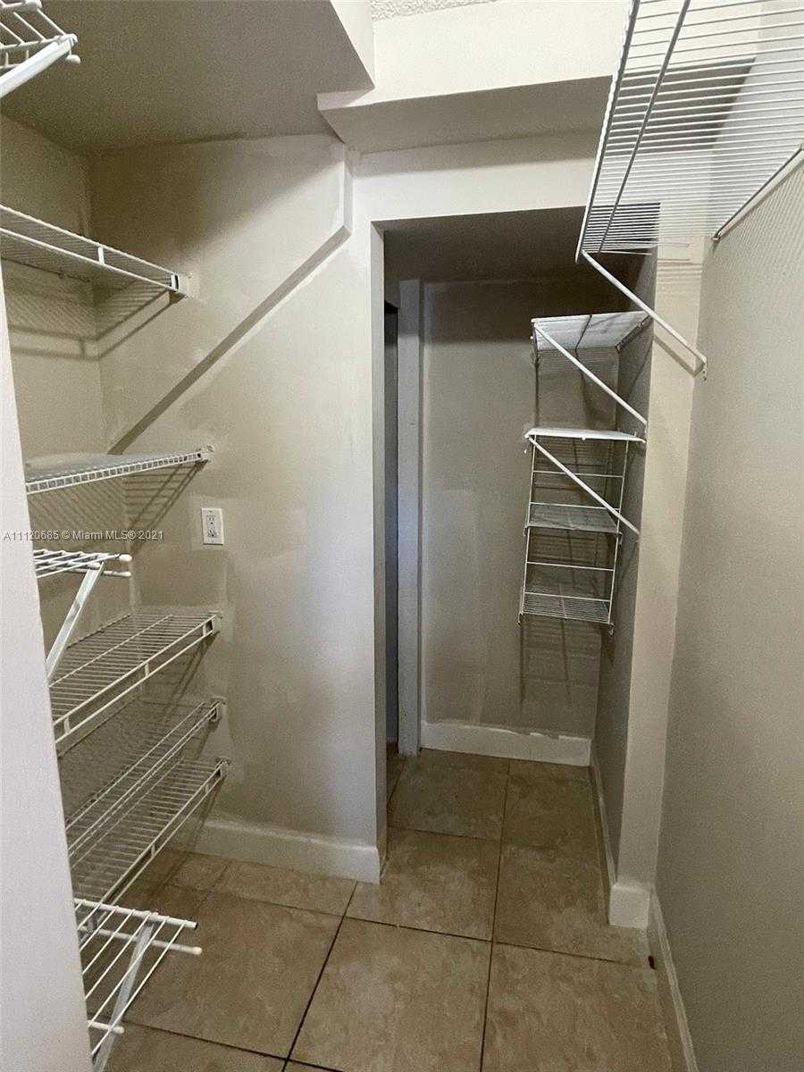 Small Image of 3820 SW 48th Ave, Pembroke Park, FL 33023, USA Number 6