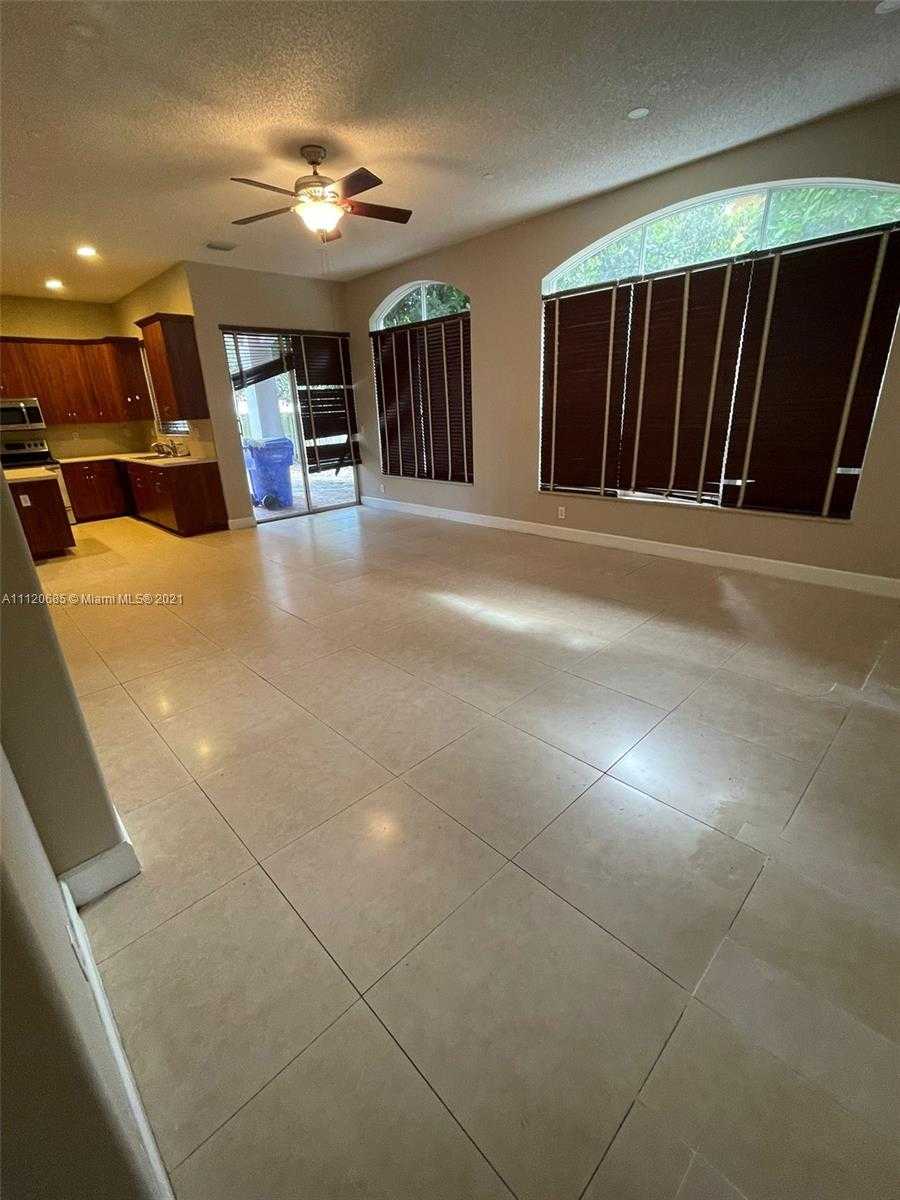 Small Image of 3820 SW 48th Ave, Pembroke Park, FL 33023, USA Number 7