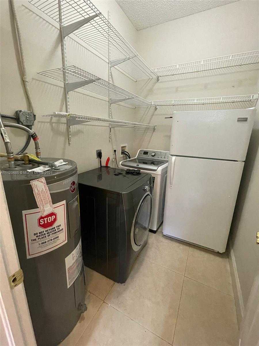 Small Image of 3820 SW 48th Ave, Pembroke Park, FL 33023, USA Number 8
