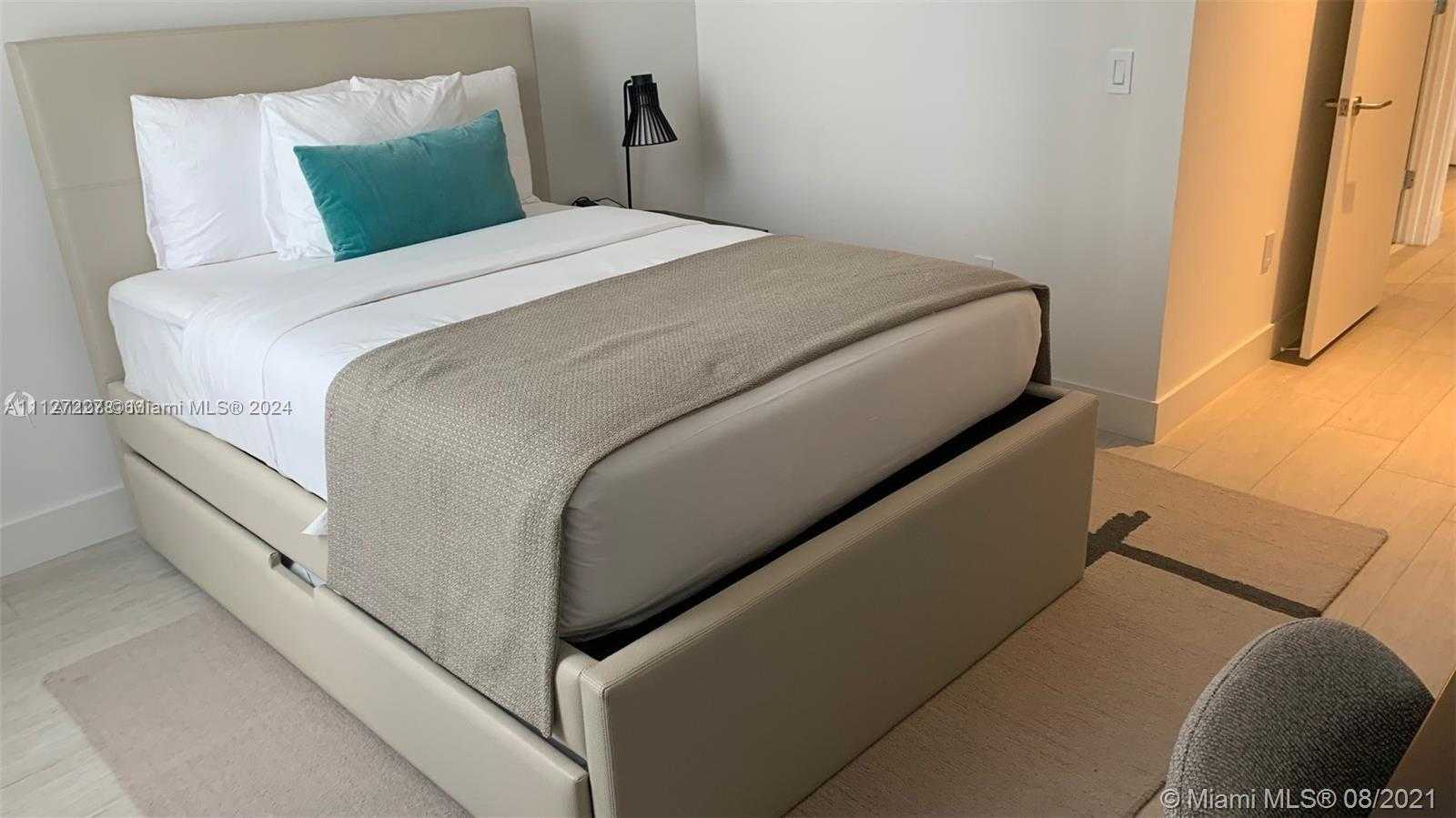 Small Image of 4010 S Ocean Dr, Hollywood, FL 33019, USA Number 3