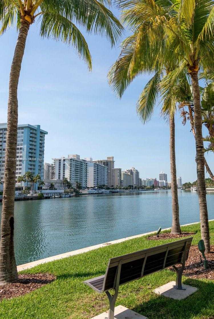 Small Image of 6103 Aqua Ave, Miami Beach, FL 33141, USA Number 19