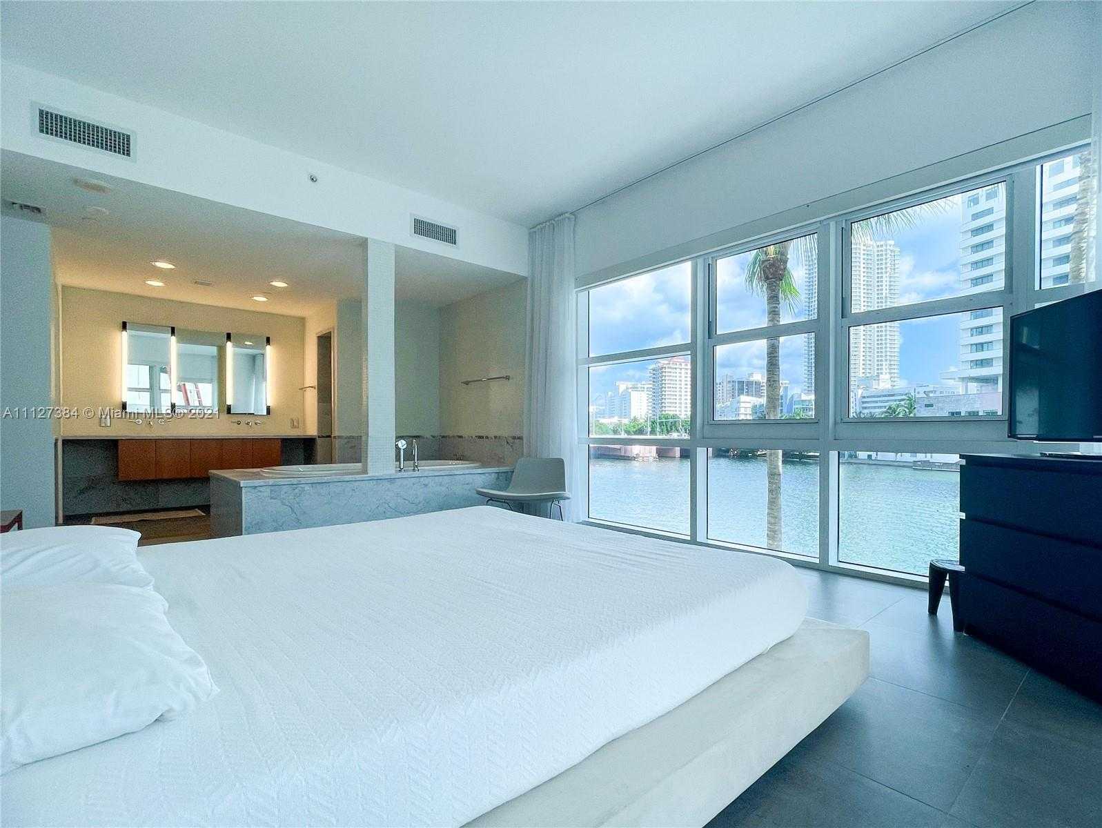 Small Image of 6103 Aqua Ave, Miami Beach, FL 33141, USA Number 8