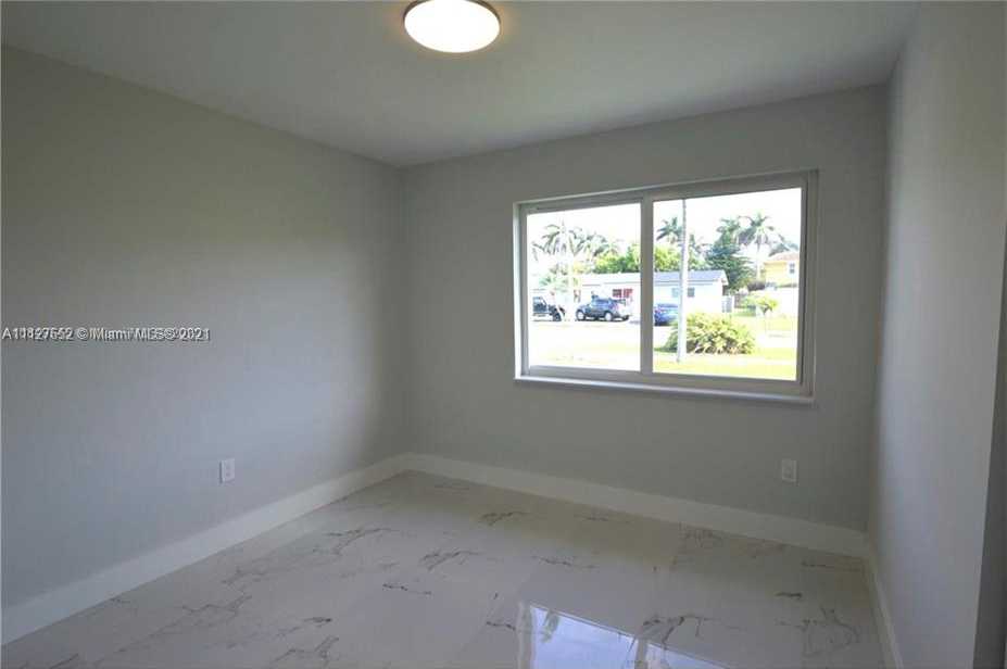 Small Image of 9040 SW 48th Terrace, Miami, FL 33165, USA Number 10