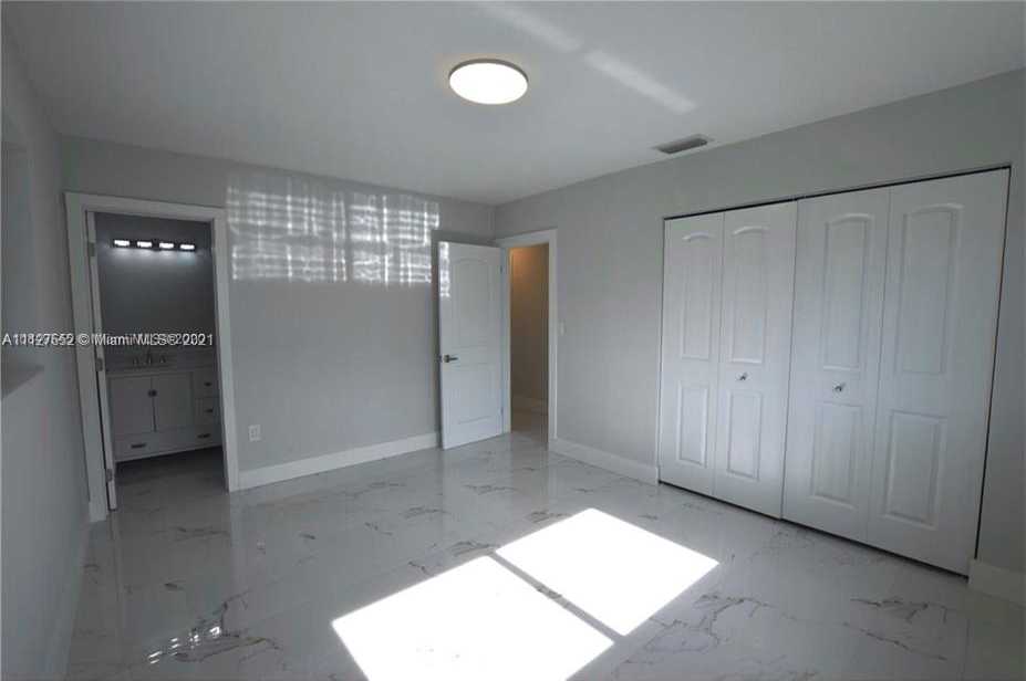 Small Image of 9040 SW 48th Terrace, Miami, FL 33165, USA Number 12