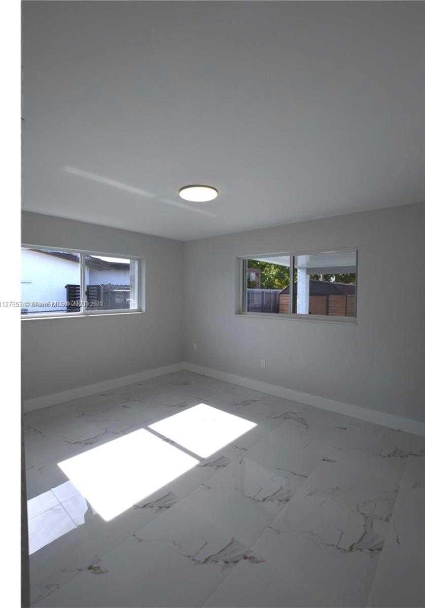 Small Image of 9040 SW 48th Terrace, Miami, FL 33165, USA Number 13