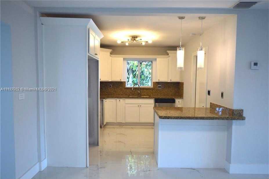 Small Image of 9040 SW 48th Terrace, Miami, FL 33165, USA Number 5