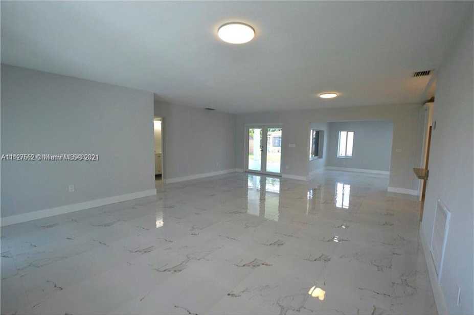 Small Image of 9040 SW 48th Terrace, Miami, FL 33165, USA Number 7