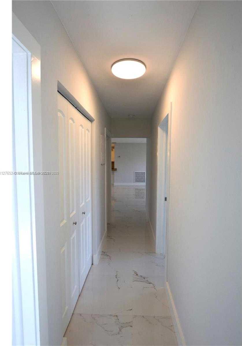 Small Image of 9040 SW 48th Terrace, Miami, FL 33165, USA Number 8