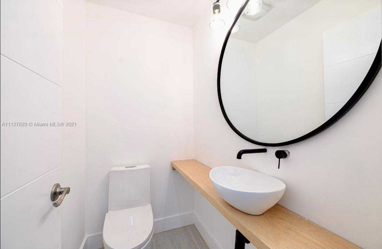 Small Image of 6253 SW 62nd Ct, South Miami, FL 33143, USA Number 10