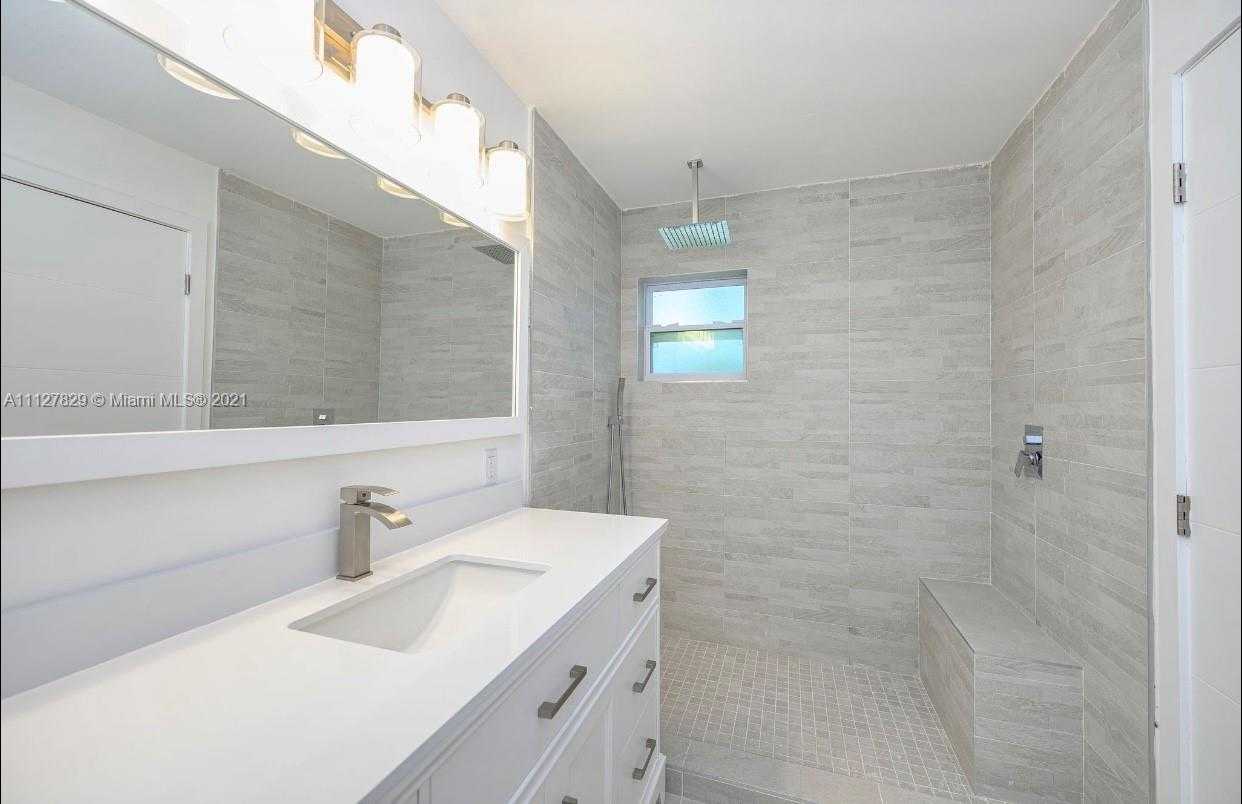 Small Image of 6253 SW 62nd Ct, South Miami, FL 33143, USA Number 12