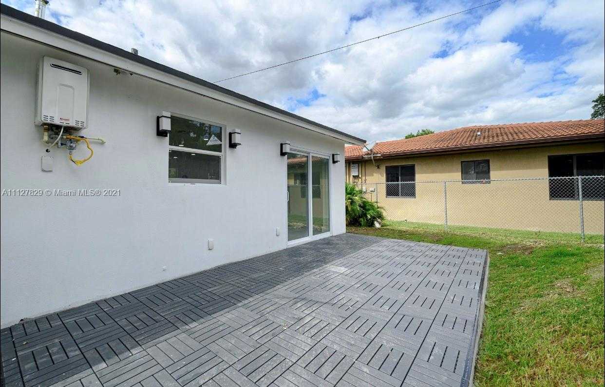 Small Image of 6253 SW 62nd Ct, South Miami, FL 33143, USA Number 17