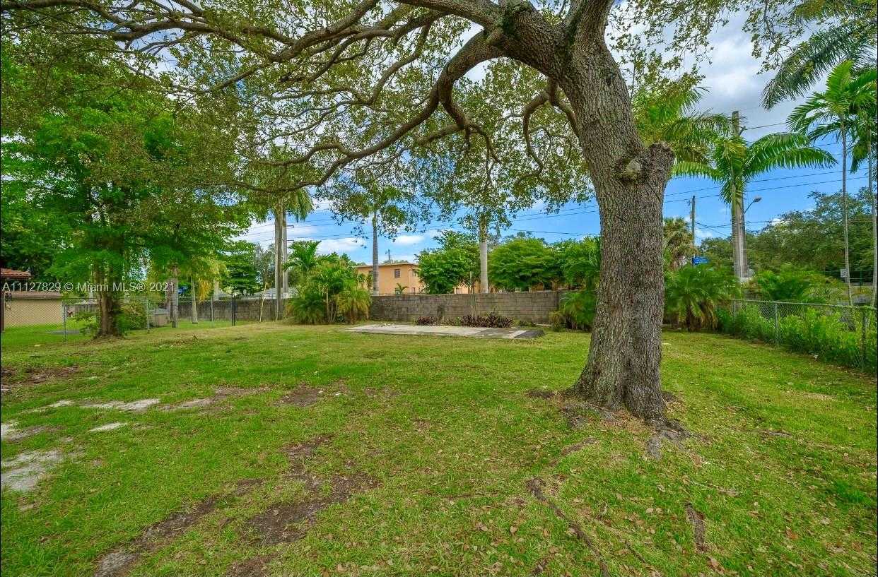 Small Image of 6253 SW 62nd Ct, South Miami, FL 33143, USA Number 18