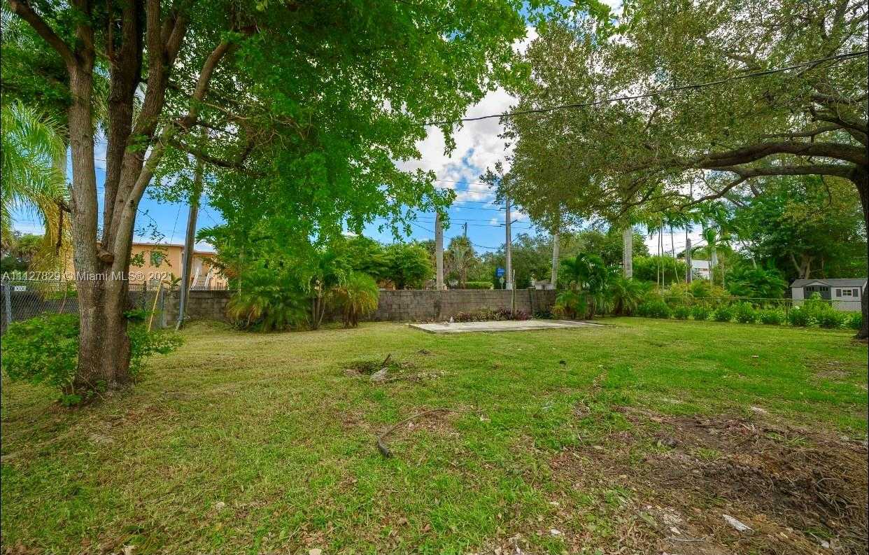 Small Image of 6253 SW 62nd Ct, South Miami, FL 33143, USA Number 20