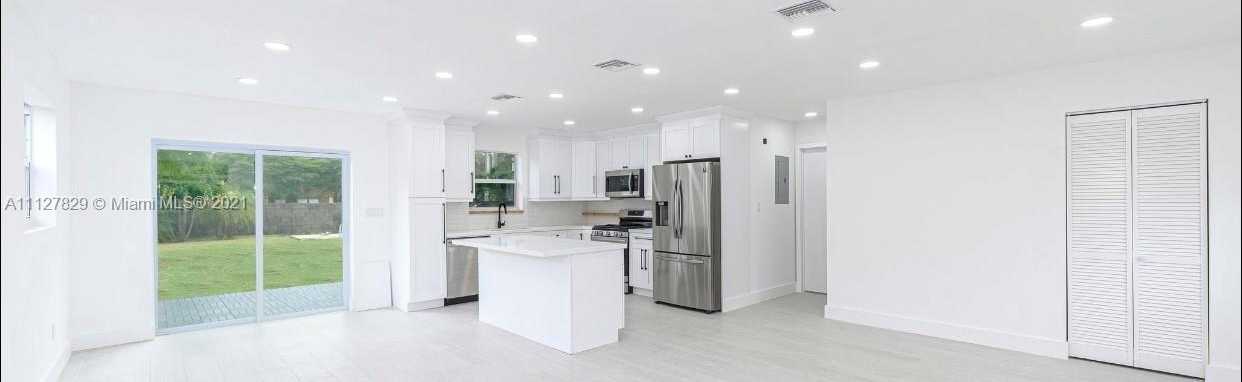 Small Image of 6253 SW 62nd Ct, South Miami, FL 33143, USA Number 4