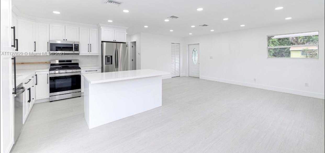 Small Image of 6253 SW 62nd Ct, South Miami, FL 33143, USA Number 5