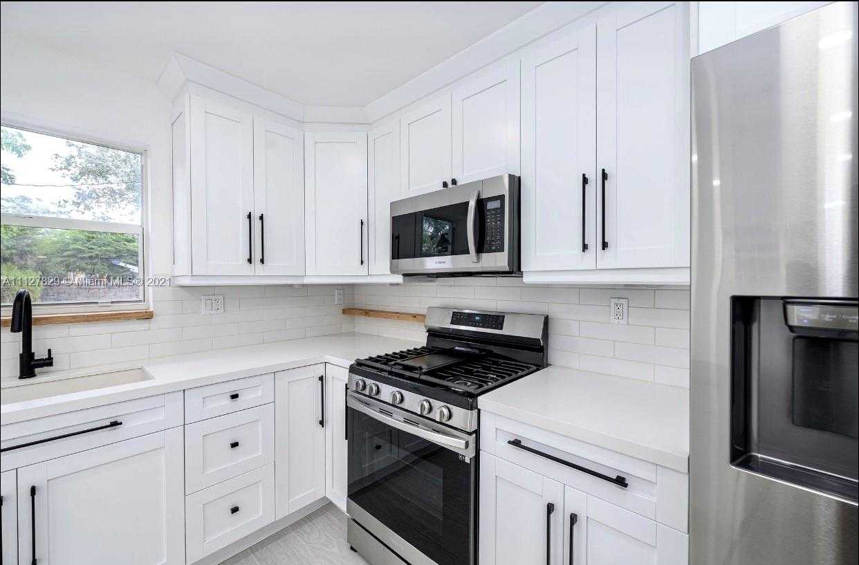 Small Image of 6253 SW 62nd Ct, South Miami, FL 33143, USA Number 6