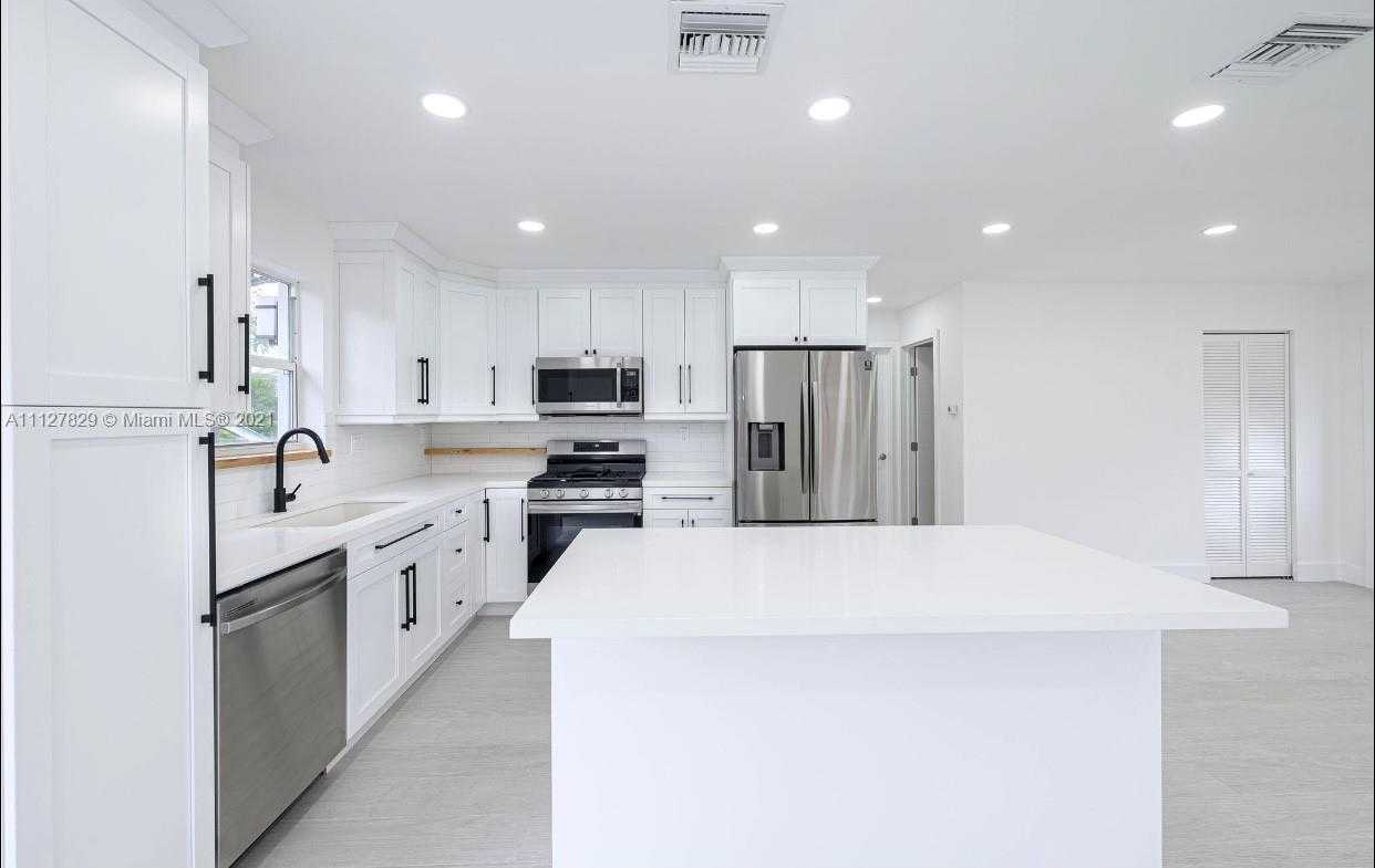 Small Image of 6253 SW 62nd Ct, South Miami, FL 33143, USA Number 8