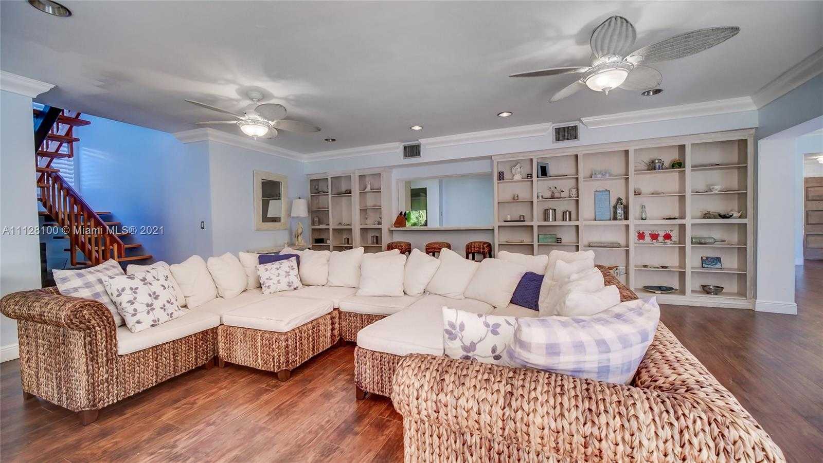 Small Image of 7700 Hawthorne Ave, Miami Beach, FL 33141, USA Number 13
