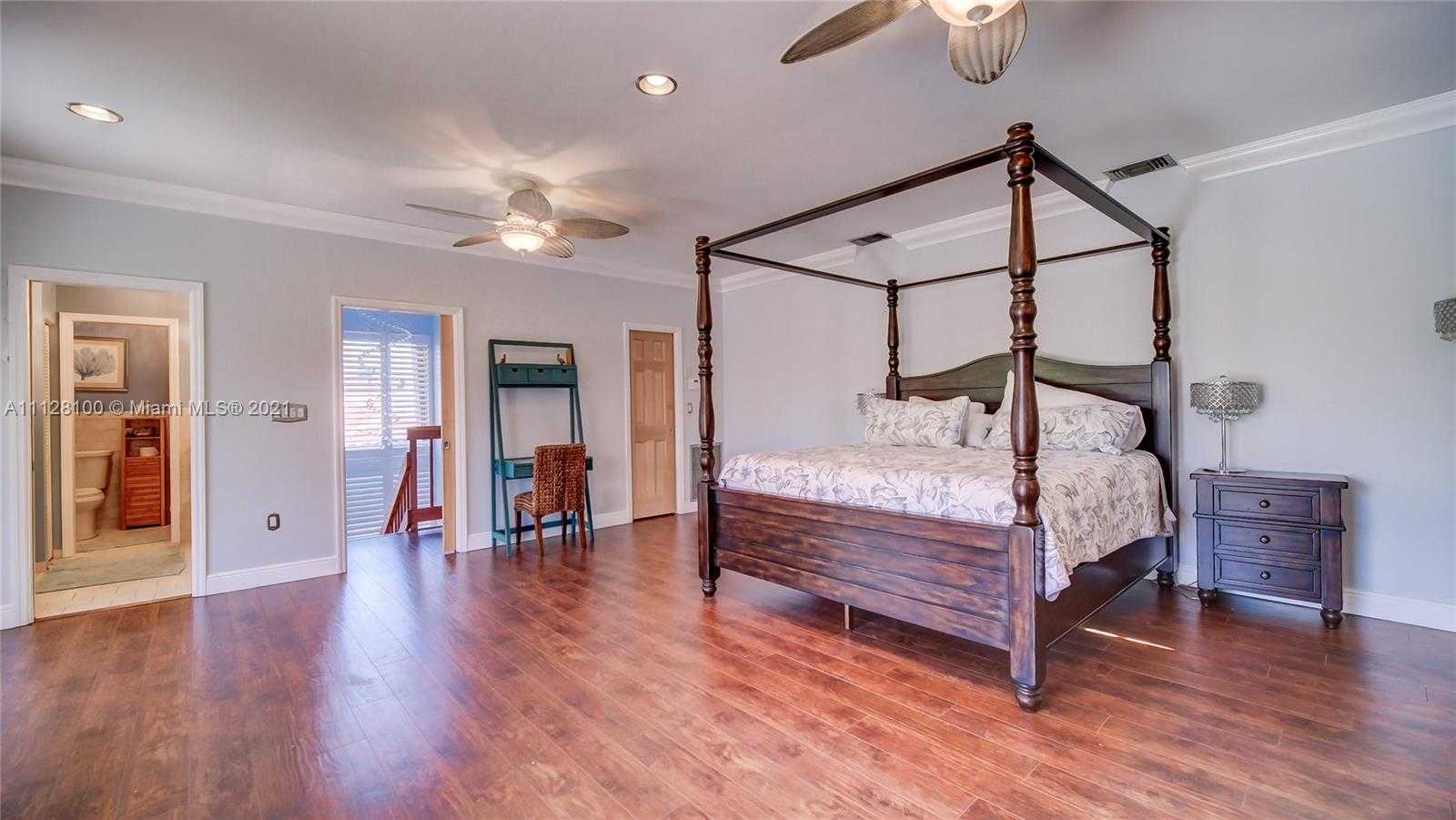 Small Image of 7700 Hawthorne Ave, Miami Beach, FL 33141, USA Number 17