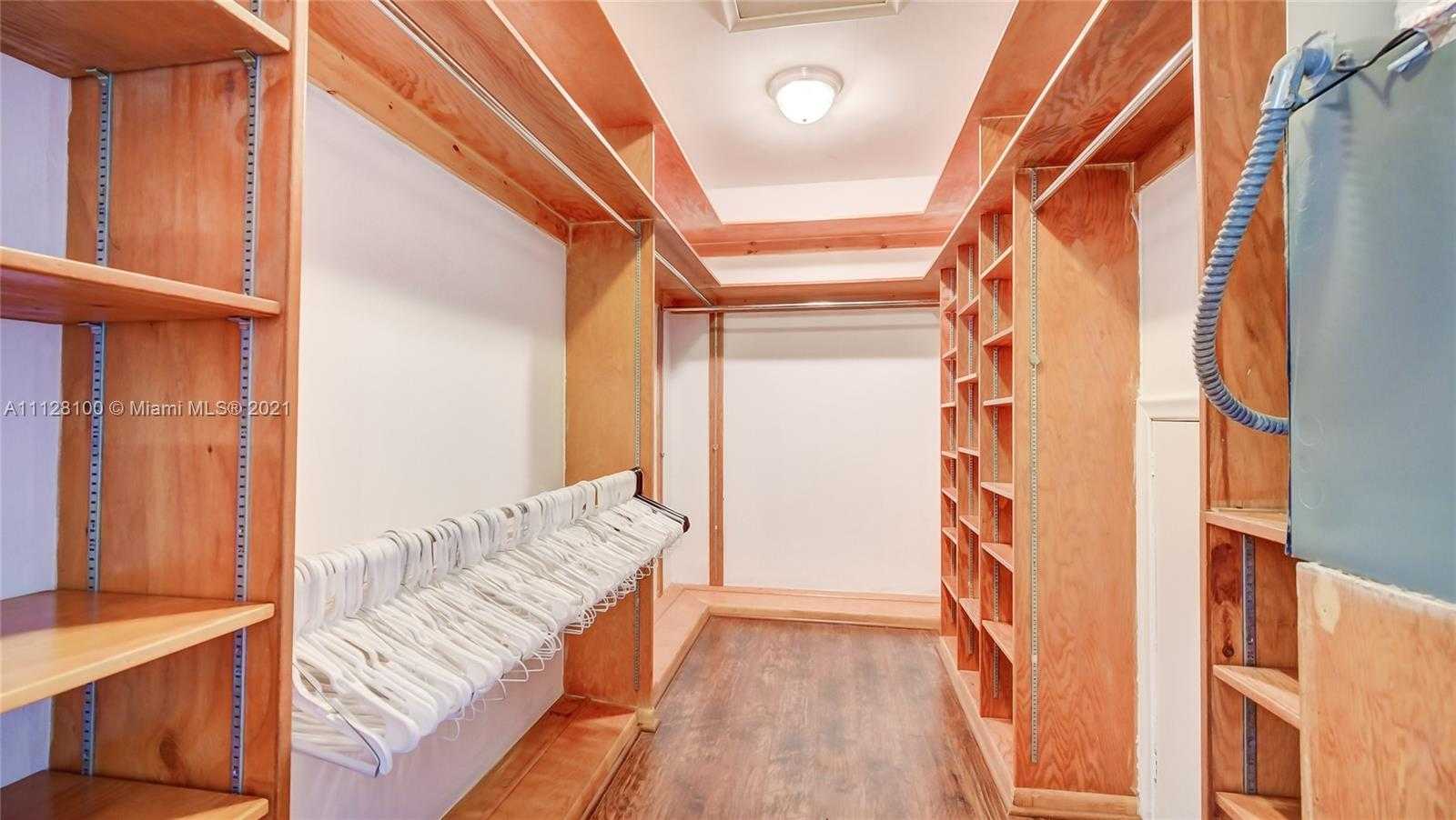Small Image of 7700 Hawthorne Ave, Miami Beach, FL 33141, USA Number 19