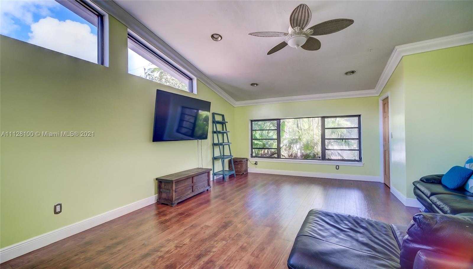 Small Image of 7700 Hawthorne Ave, Miami Beach, FL 33141, USA Number 20