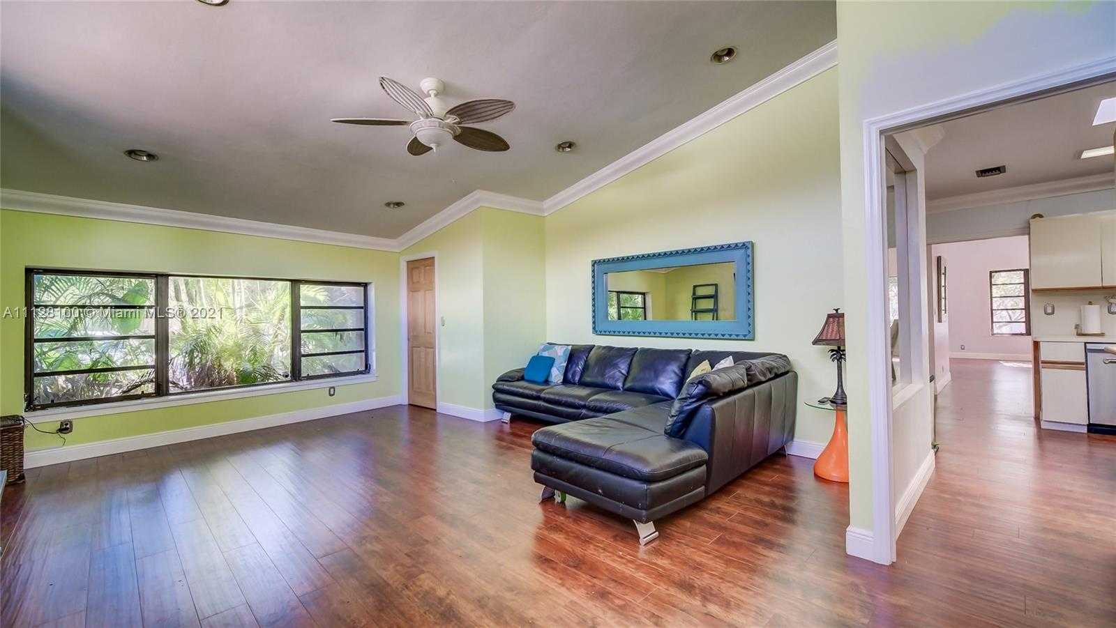 Small Image of 7700 Hawthorne Ave, Miami Beach, FL 33141, USA Number 21