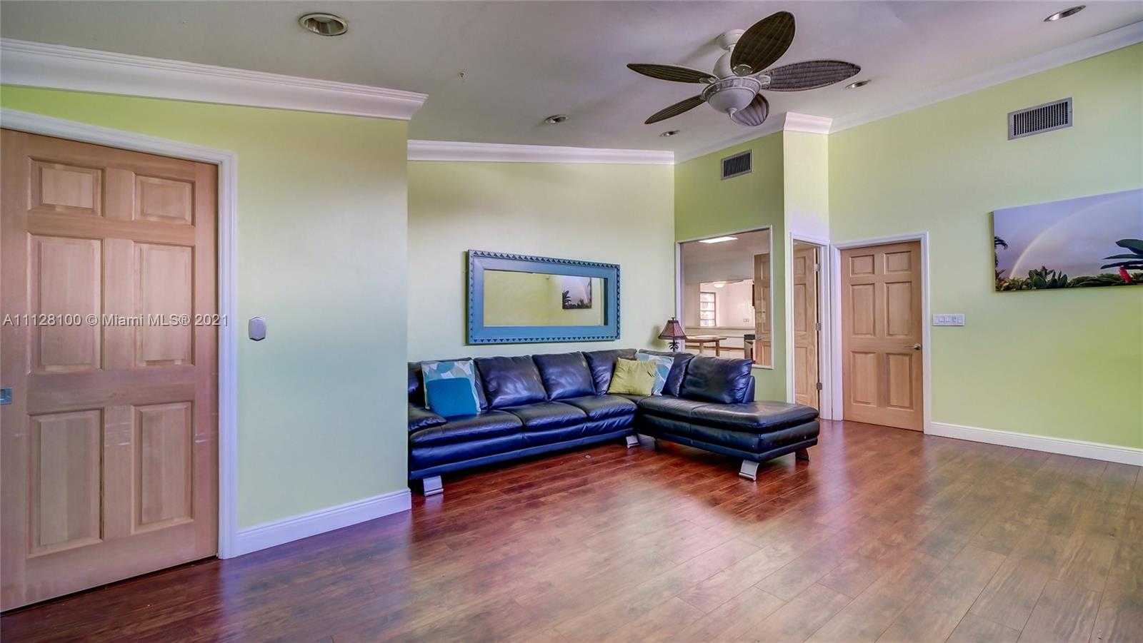Small Image of 7700 Hawthorne Ave, Miami Beach, FL 33141, USA Number 22