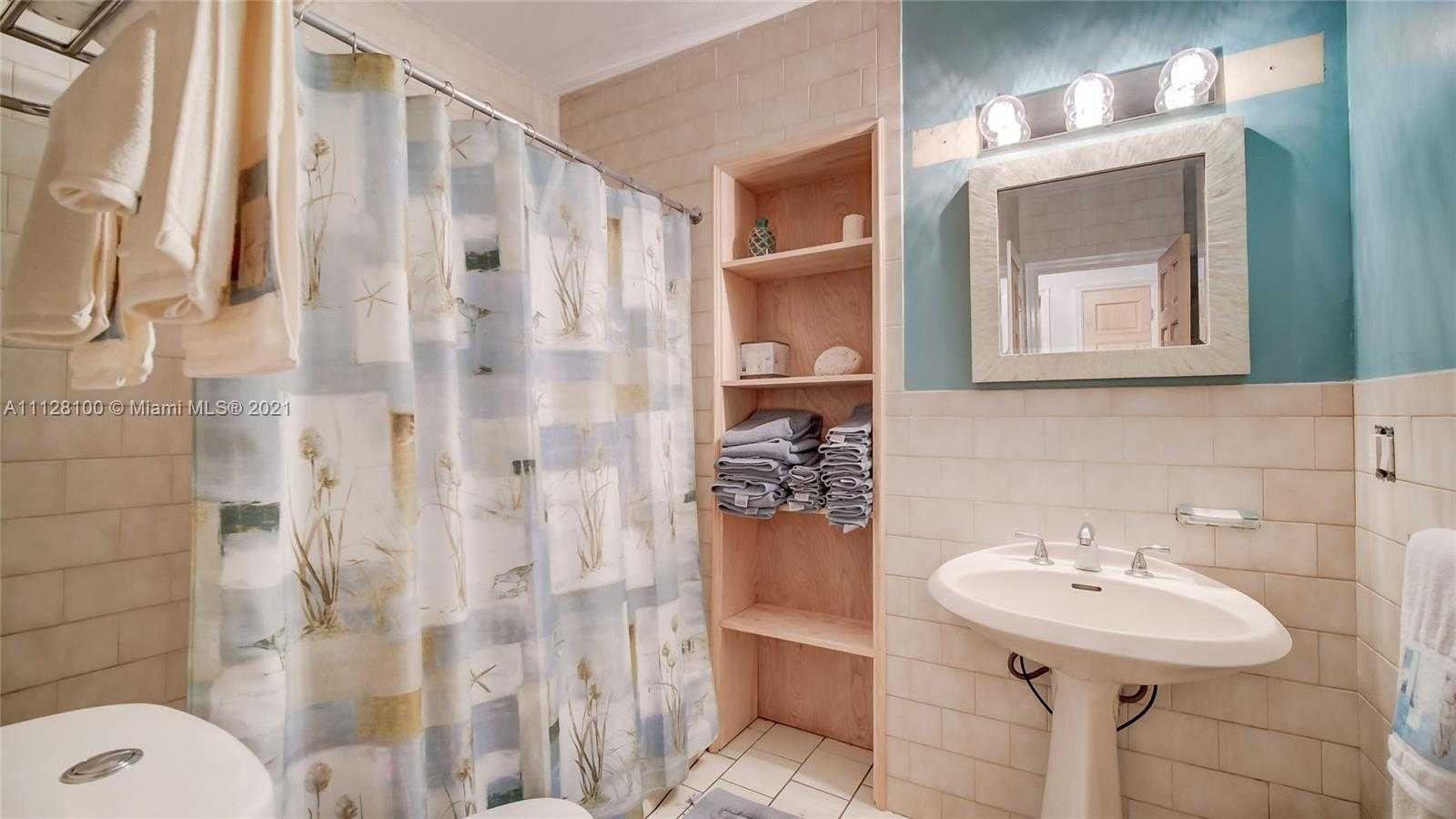 Small Image of 7700 Hawthorne Ave, Miami Beach, FL 33141, USA Number 23