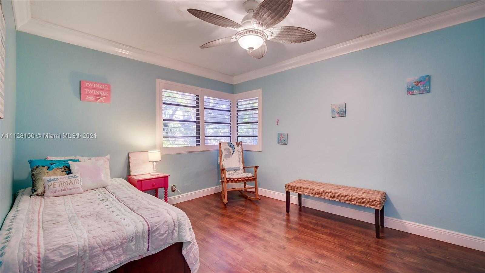 Small Image of 7700 Hawthorne Ave, Miami Beach, FL 33141, USA Number 24