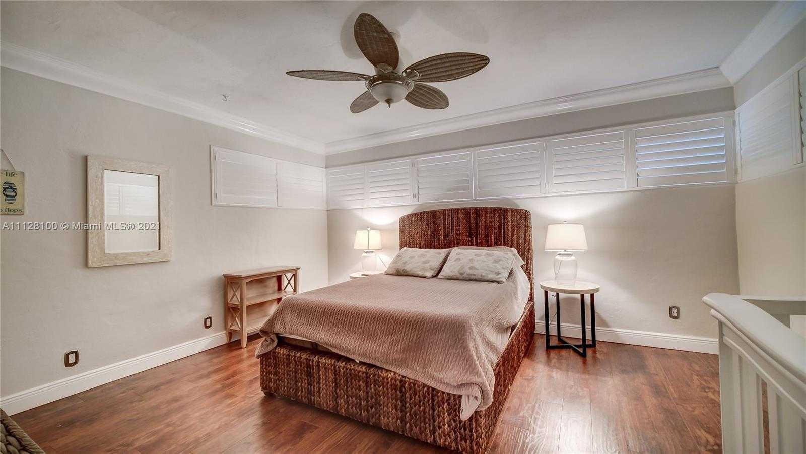 Small Image of 7700 Hawthorne Ave, Miami Beach, FL 33141, USA Number 25