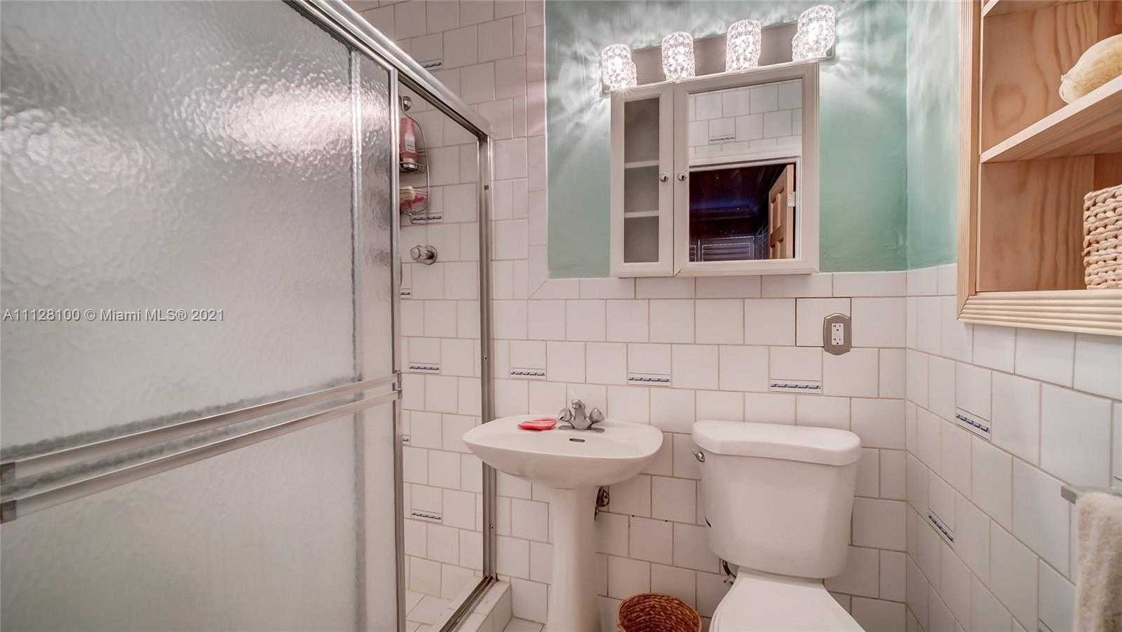 Small Image of 7700 Hawthorne Ave, Miami Beach, FL 33141, USA Number 26