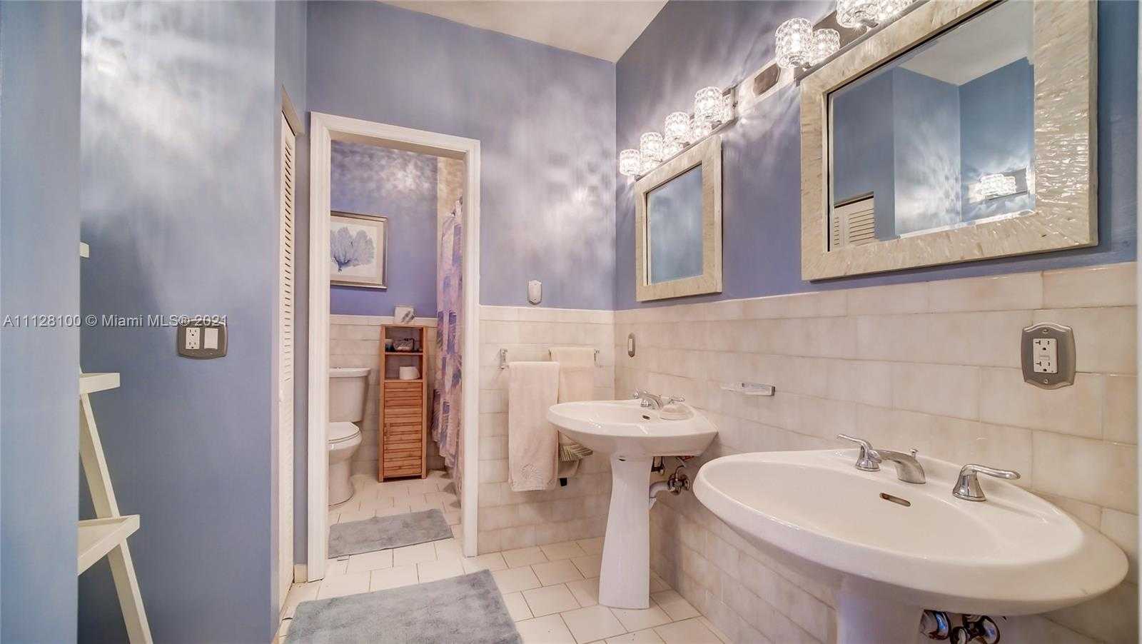 Small Image of 7700 Hawthorne Ave, Miami Beach, FL 33141, USA Number 27