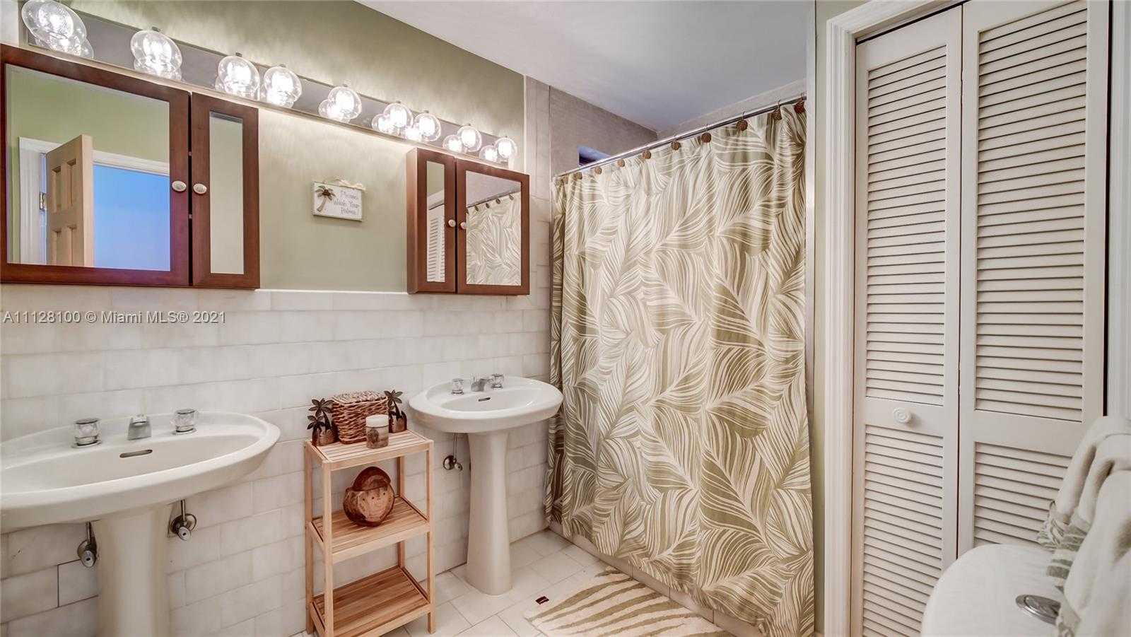 Small Image of 7700 Hawthorne Ave, Miami Beach, FL 33141, USA Number 28
