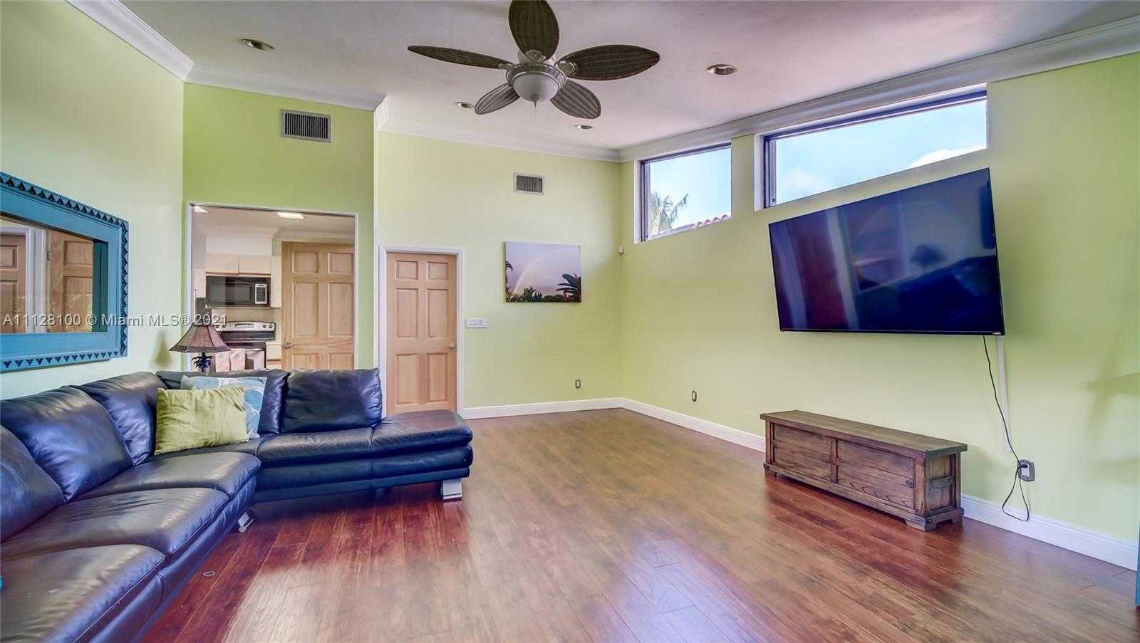 Small Image of 7700 Hawthorne Ave, Miami Beach, FL 33141, USA Number 29