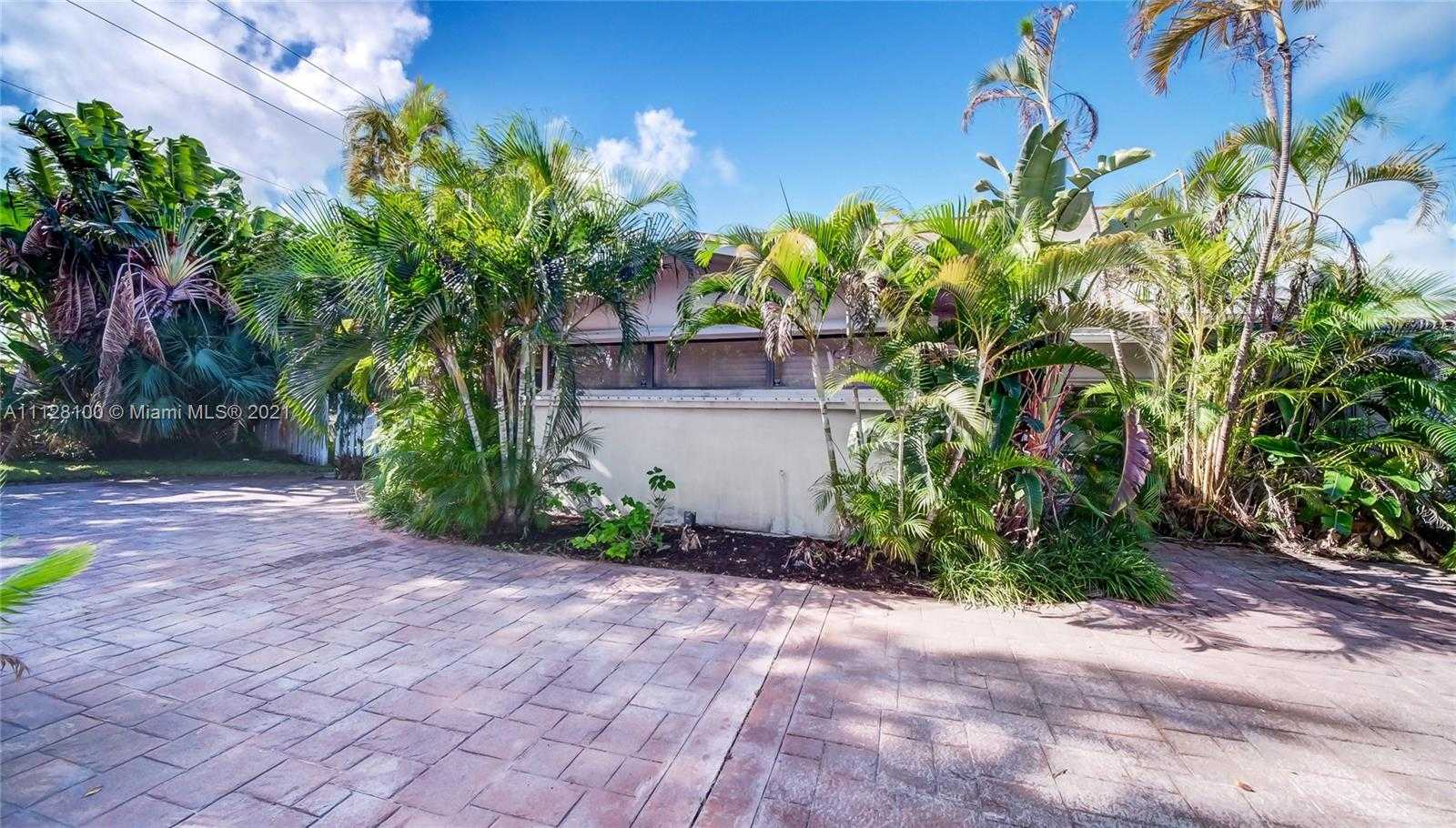 Small Image of 7700 Hawthorne Ave, Miami Beach, FL 33141, USA Number 3