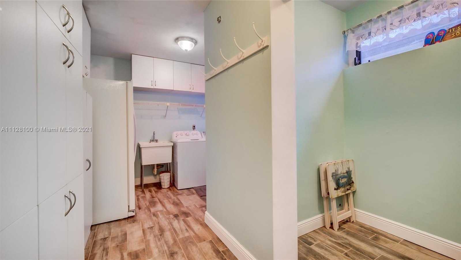 Small Image of 7700 Hawthorne Ave, Miami Beach, FL 33141, USA Number 30