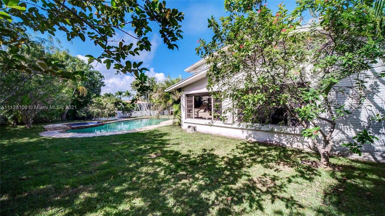 Small Image of 7700 Hawthorne Ave, Miami Beach, FL 33141, USA Number 32