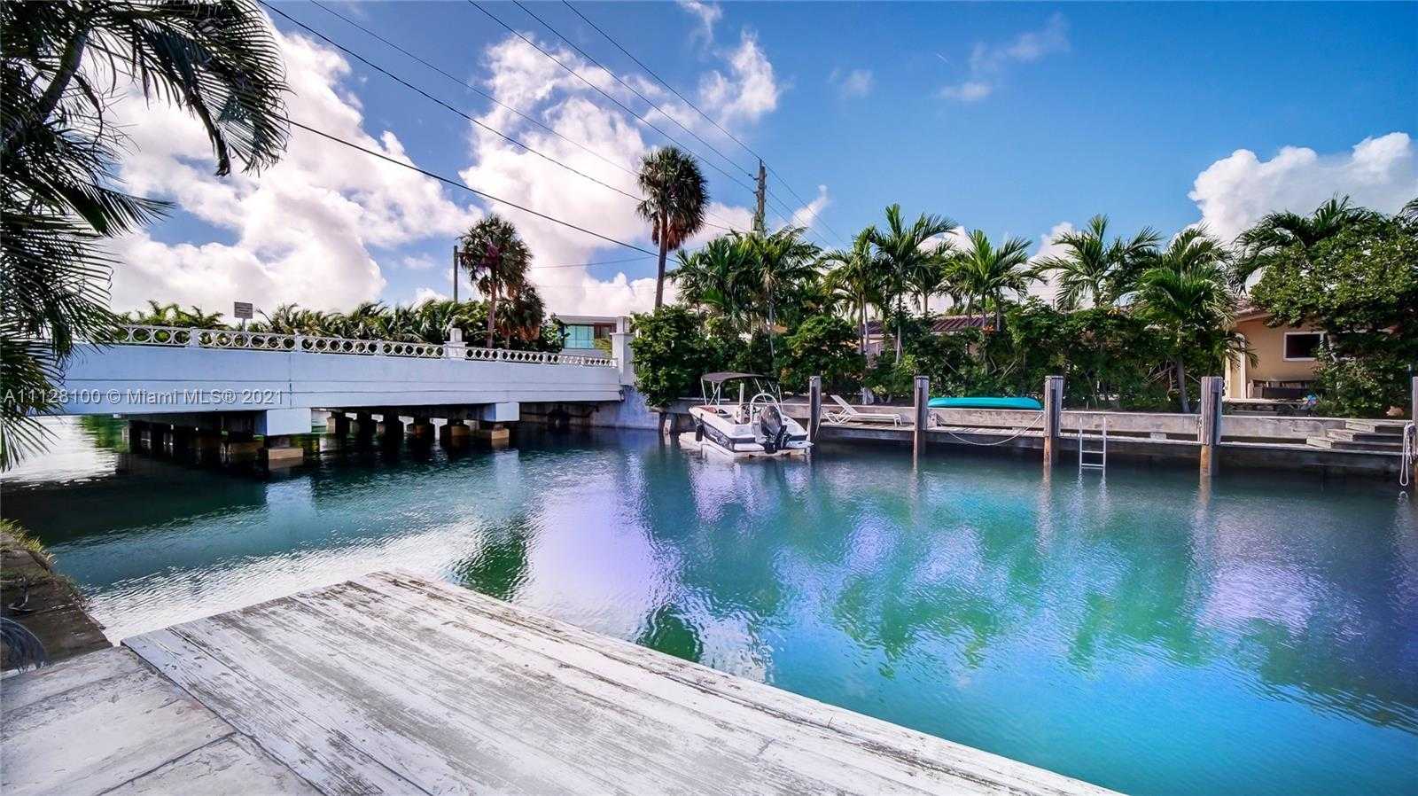 Small Image of 7700 Hawthorne Ave, Miami Beach, FL 33141, USA Number 4