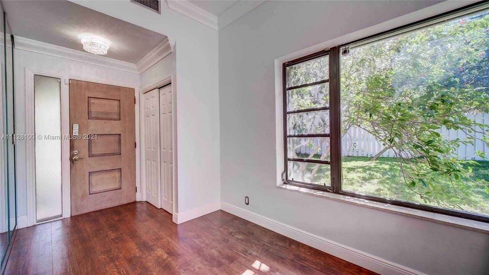 Small Image of 7700 Hawthorne Ave, Miami Beach, FL 33141, USA Number 6