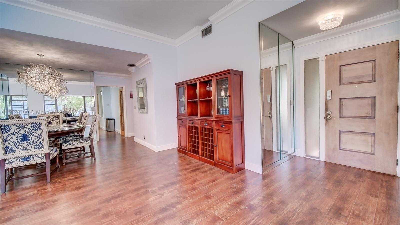 Small Image of 7700 Hawthorne Ave, Miami Beach, FL 33141, USA Number 7