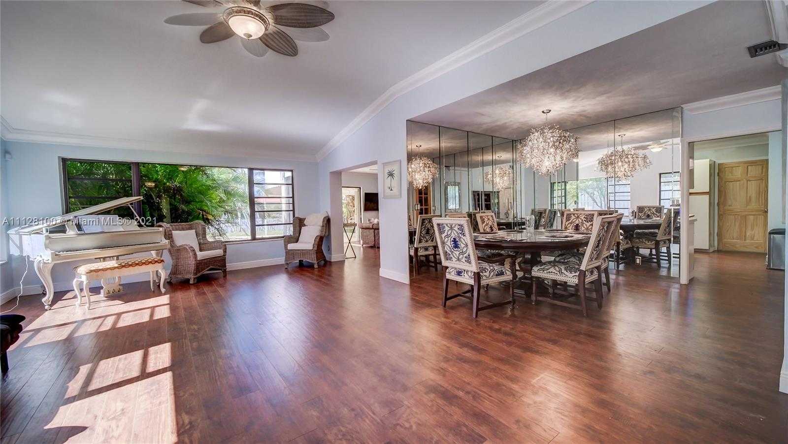 Small Image of 7700 Hawthorne Ave, Miami Beach, FL 33141, USA Number 8