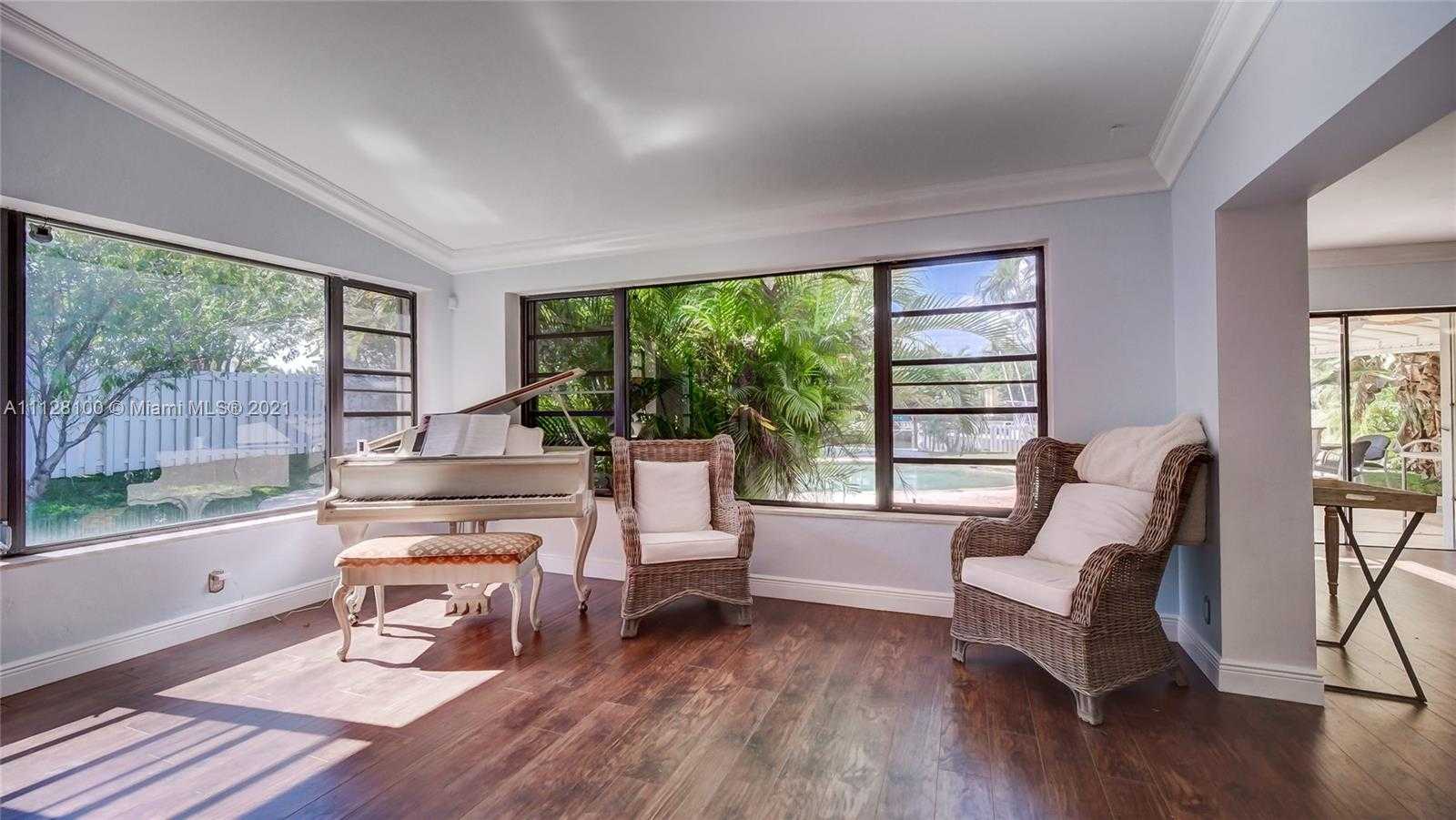 Small Image of 7700 Hawthorne Ave, Miami Beach, FL 33141, USA Number 9