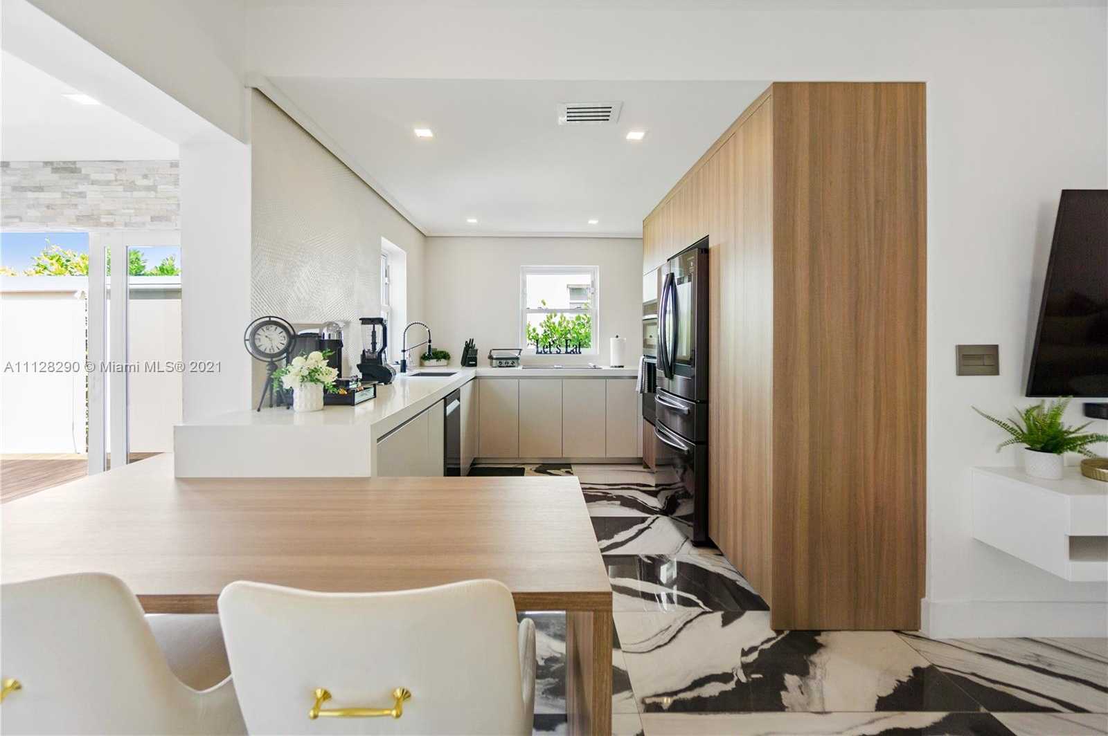 Small Image of 1544 Michigan Ave, Miami Beach, FL 33139, USA Number 3