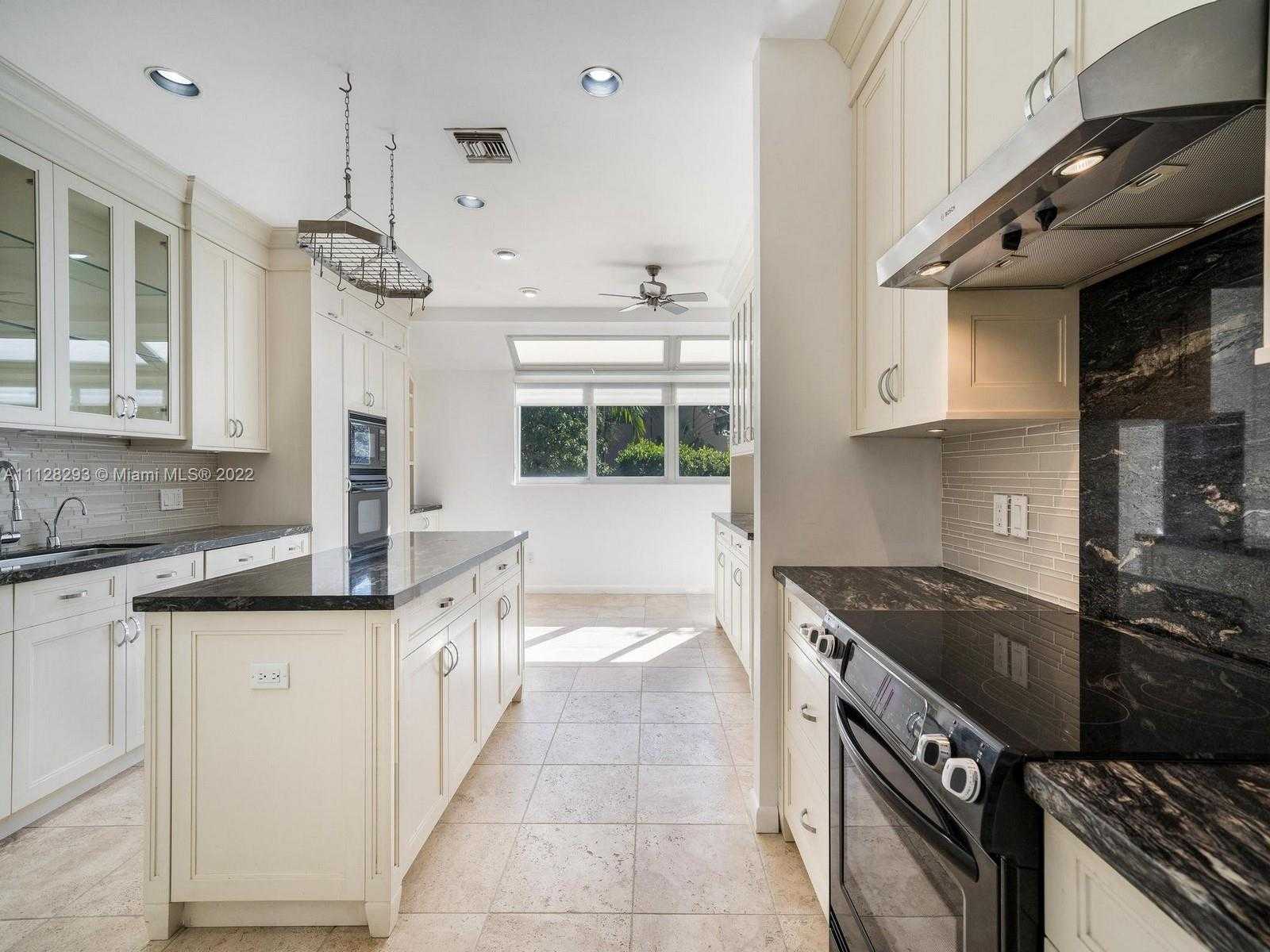 Small Image of 2000 S Bayshore Dr, Coconut Grove, FL 33133, USA Number 11