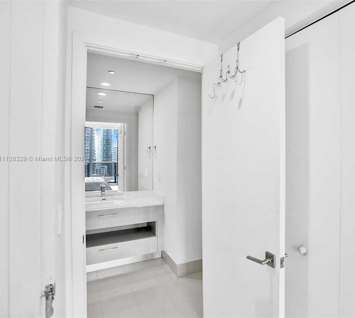 Small Image of 55 SW 9th St, Miami, FL 33130, USA Number 19