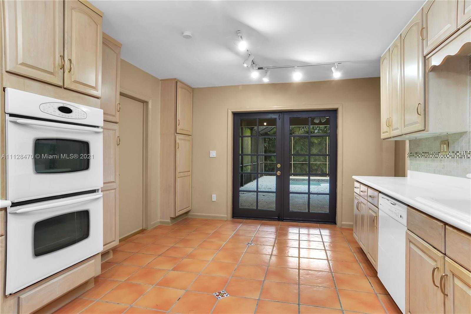 Small Image of 17631 SW 77th Ave, Palmetto Bay, FL 33157, USA Number 11