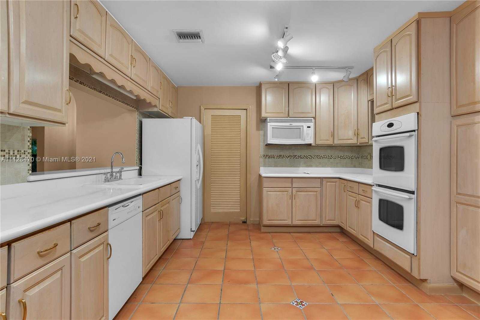 Small Image of 17631 SW 77th Ave, Palmetto Bay, FL 33157, USA Number 13