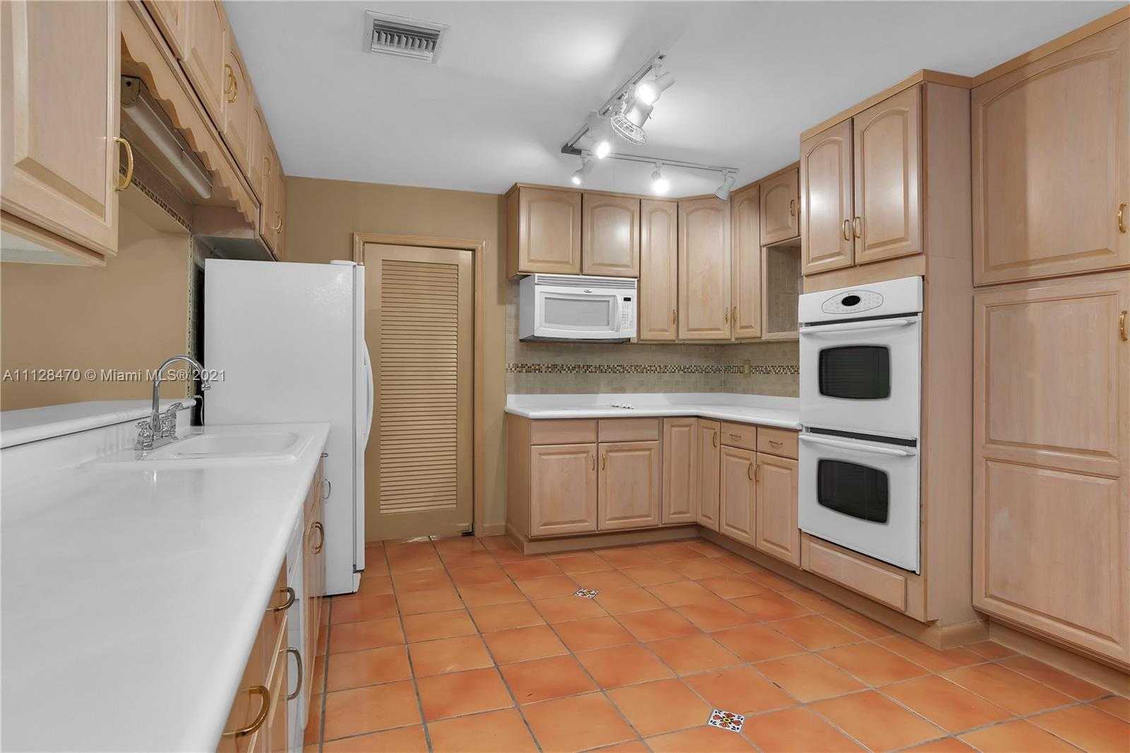 Small Image of 17631 SW 77th Ave, Palmetto Bay, FL 33157, USA Number 14